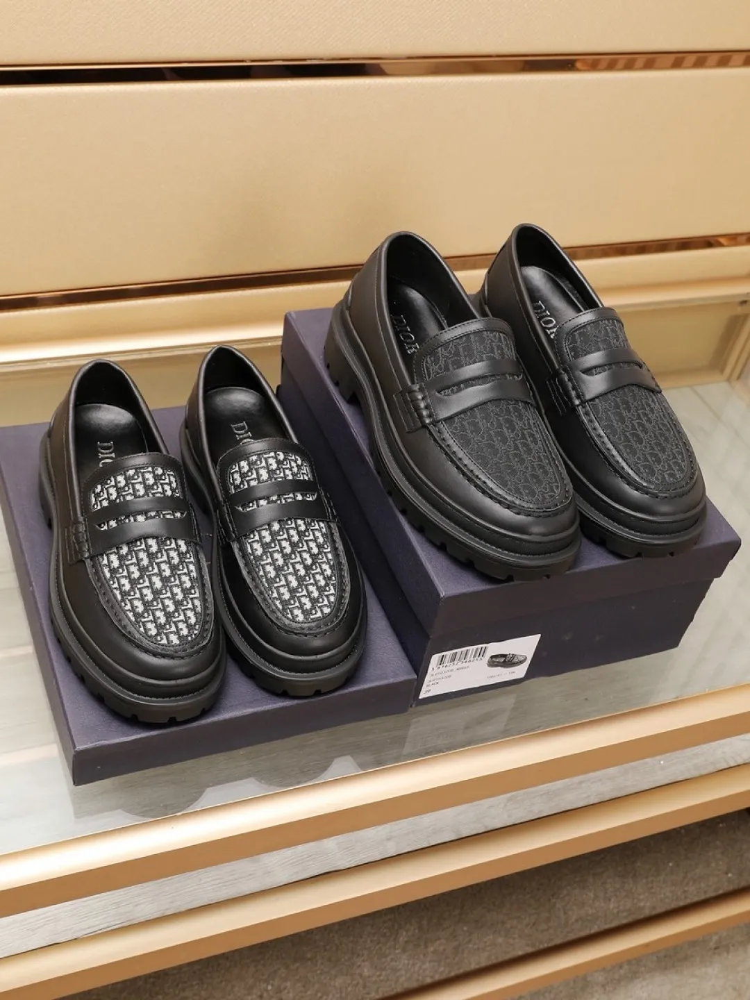Factory P460💰[Dior] men's classic Loaf leather shoes🇺🇸 are on sale at the same time, original Italian brand · brand totem cloth sewn with brand cloth label · paired with calfskin · (high-end, extravagant and classy) exquisite workmanship (original lining) sole: original factory special rubber concave and convex outsole ⚠️ outsole. Comfortable, wear-resistant, non-slip, real shot 🎬 Can be worn with casual clothes or suits. Size: 38-44 (46.46 customized)